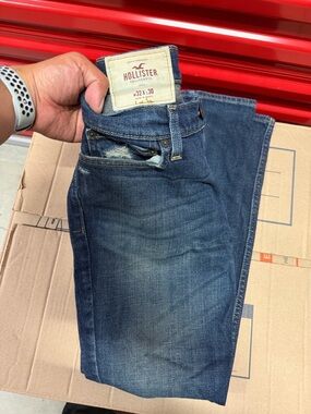 Hollister Men's Blue Slim Straight Jeans